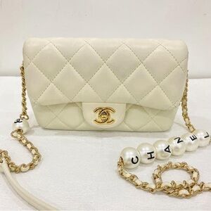 Chanel logo pearl chain bag - 4000 cad
